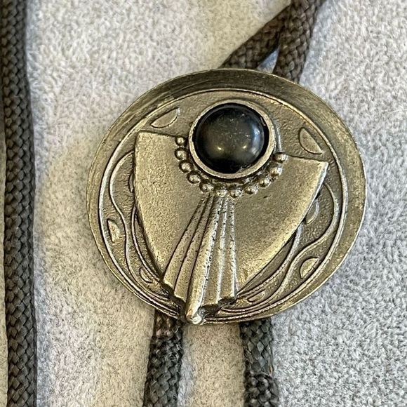 Silver Pewter Style Medallion Black Cabochon Bolo - Picture 4 of 8